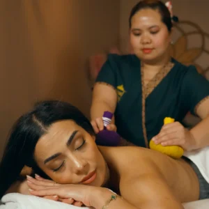 Masaje con Pindas Calientes